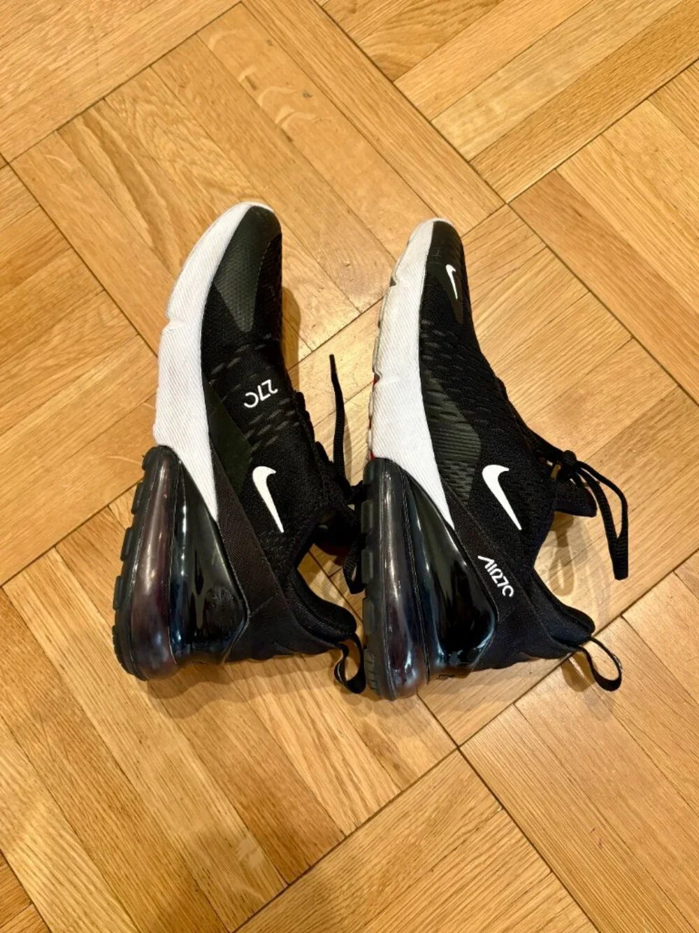 Girls Nike Airmax 270 Black and White Running Shoes Size 4.5